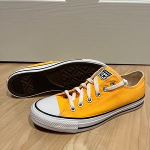 New Womens size 8 Converse Shoes